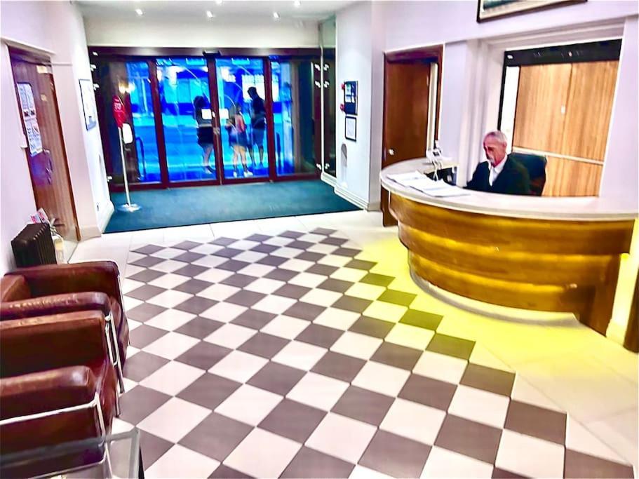 King-Sized Studio, 6Th Floor + Lift, Regent'S Park London Bagian luar foto